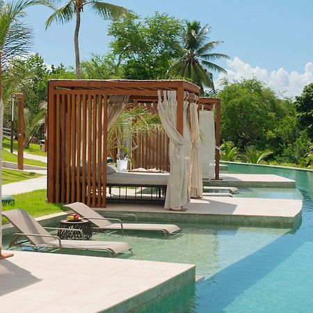 Hotel Deville Prime Salvador Bagian luar foto The swimming pool at the resort
