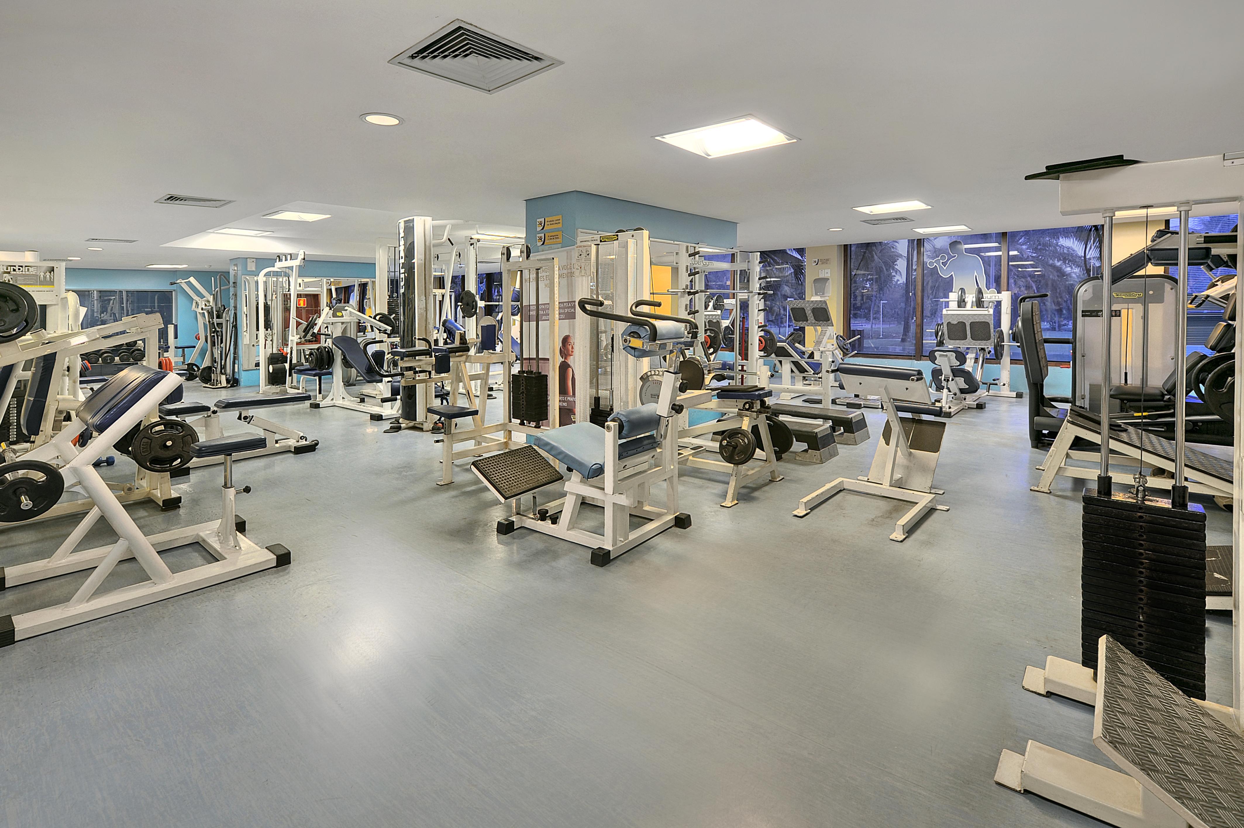 Hotel Deville Prime Salvador Bagian luar foto The gym at the hotel