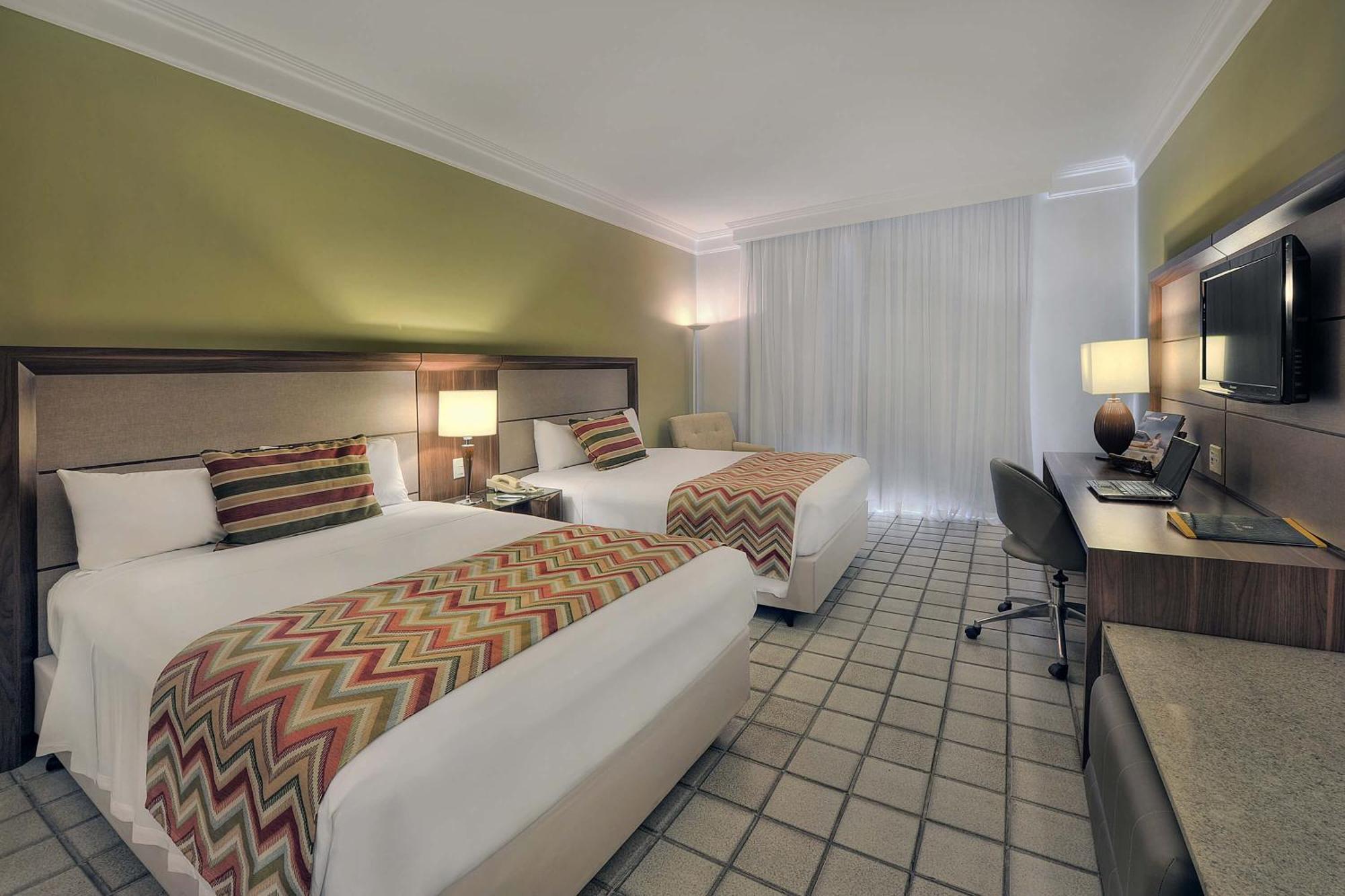 Hotel Deville Prime Salvador Bagian luar foto A room at the Hilton San Francisco Airport