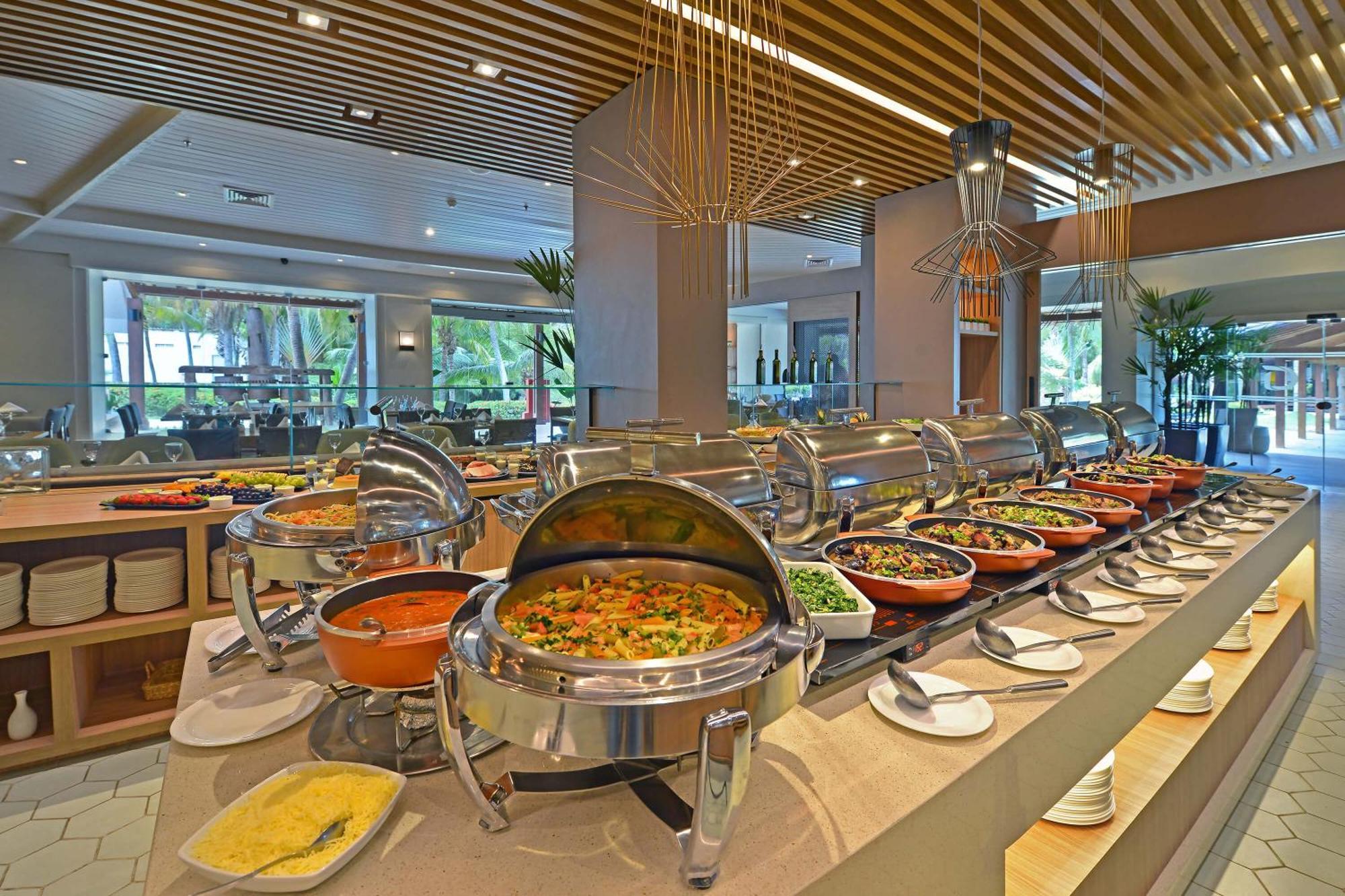Hotel Deville Prime Salvador Bagian luar foto A buffet at a hotel