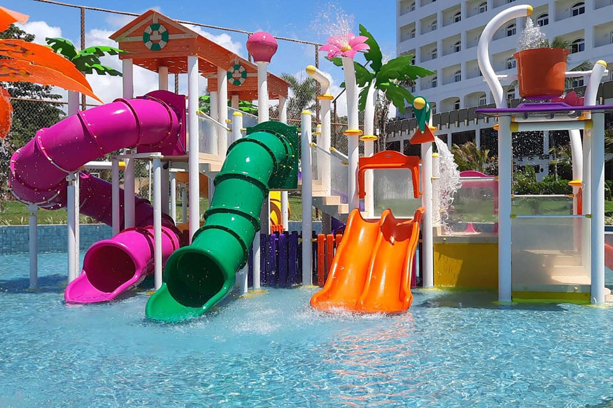 Hotel Deville Prime Salvador Bagian luar foto Water park