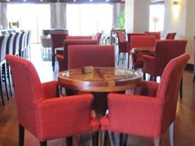 Hotel Deville Prime Salvador Bagian luar foto The interior of the restaurant