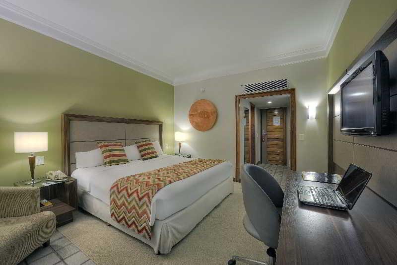 Hotel Deville Prime Salvador Bagian luar foto A room at the hotel